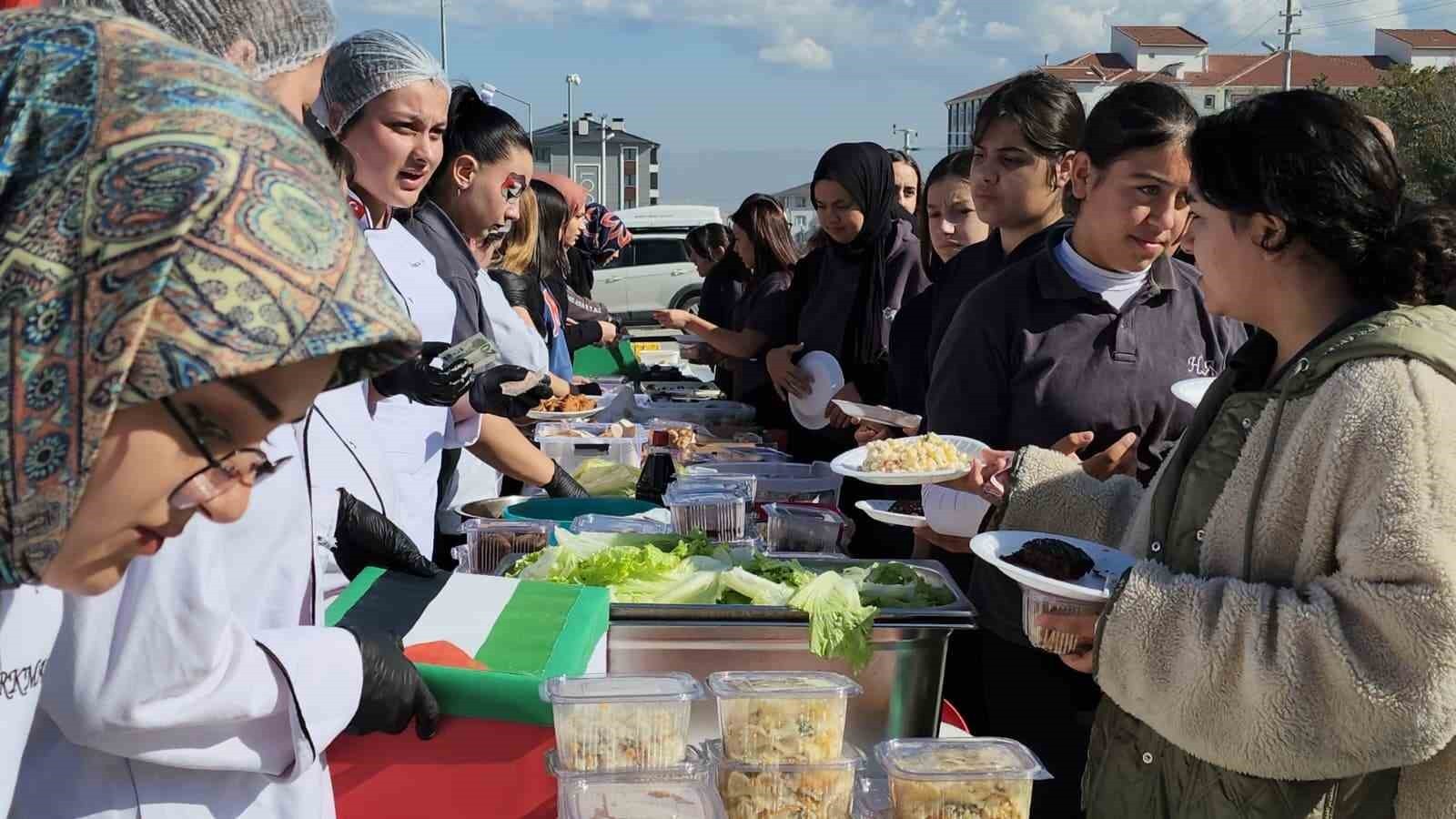 İL MİLLİ EĞİTİM MÜDÜRÜ YILMAZ," GAZZE'DE YAŞANAN İNSANLIK DRAMINA KAYITSIZ KALMAMIZ MÜMKÜN...