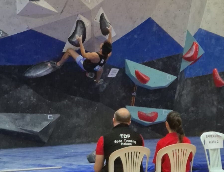 İNEGÖL BELEDİYE SPOR KULÜBÜ DAĞCILIK BRANŞI SPORCUSU EMRE DOĞAN, TÜRKİYE DAĞCILIK FEDERASYONU...