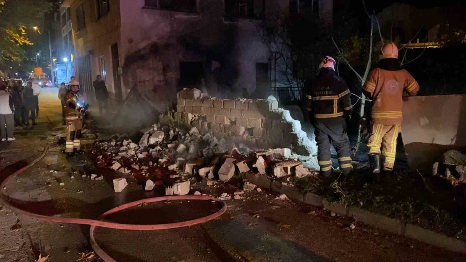 İNEGÖL’DE TEK KATLI BİR EVDE ÇIKAN YANGIN, İTFAİYENİN HIZLI MÜDAHALESİYLE ÇEVREDEKİ YAPILARA...