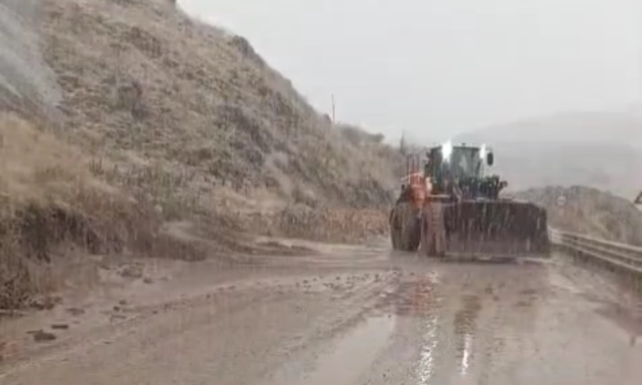 İŞ MAKİNESİ YOLDAKİ ÇALIŞMALARI