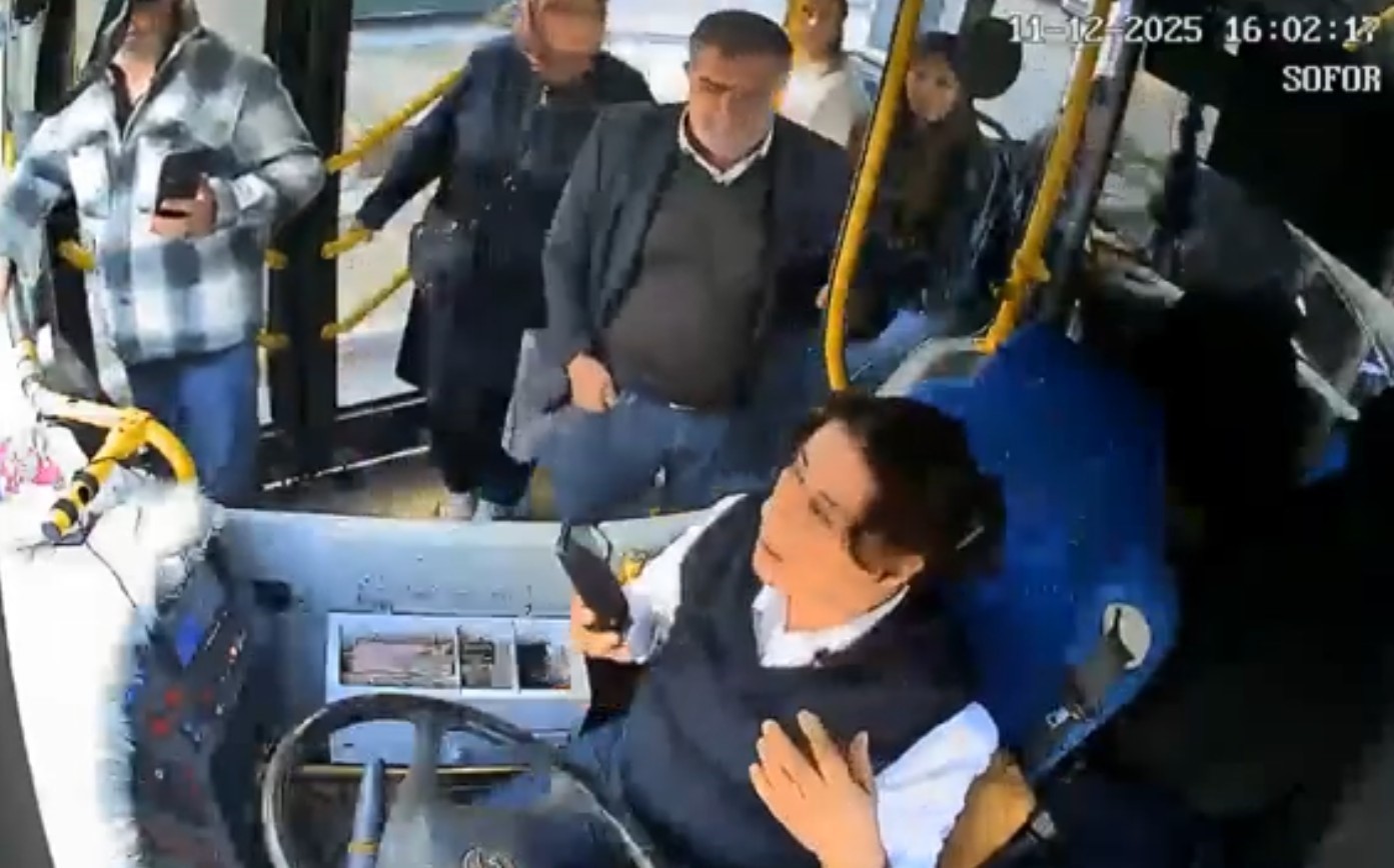 ISPARTA’DA SEYİR HALİNDEKİ HALK OTOBÜSÜNÜN ÖNÜNÜ KESEN SÜRÜCÜ, KADIN OTOBÜS ŞOFÖRÜ PINAR...