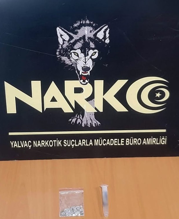 ISPARTA’NIN YALVAÇ İLÇESİNDE POLİS EKİPLERİNCE DÜZENLENEN OPERASYONDA 2,55 GRAM METAMFETAMİN VE 1...