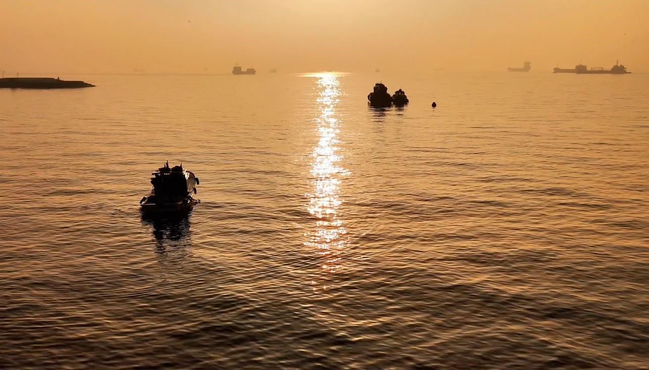 İSTANBUL'DA SABAHIN ERKEN SAATLERİNDE ETKİLİ OLAN YOĞUN SİS, ÖZELLİKLE SAHİL KESİMLERİNDE EŞSİZ...