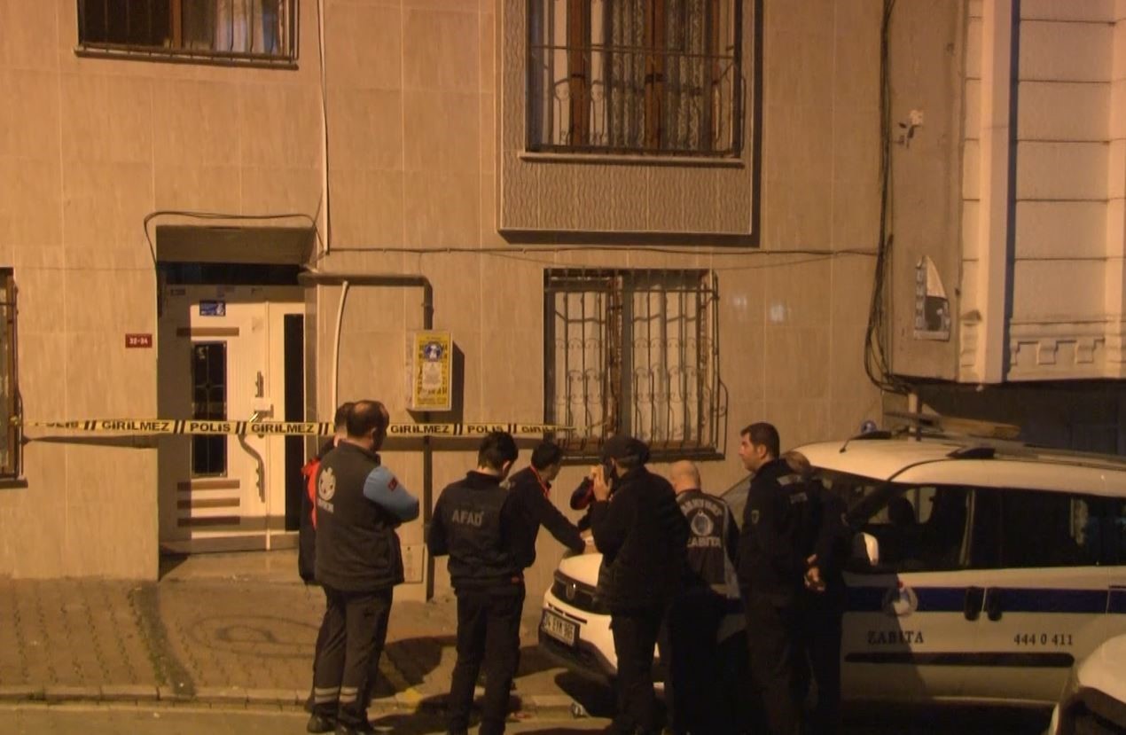 İSTANBUL'UN ESENYURT İLÇESİNDE BİR APARTMANDA TAHTA KURUSU İÇİN KULLANILAN YÜKSEK DOZ İLAÇ...