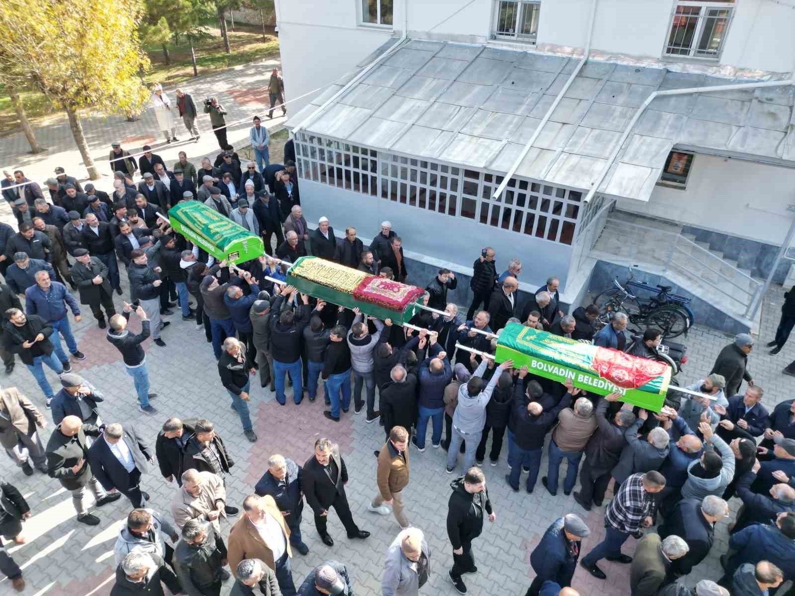 İSTANBUL BEŞİKTAŞ’TA YEDİKLERİ YEMEĞİN ARDINDAN ZEHİRLENEREK HAYATINI KAYBEDEN 2 ÇOCUK VE ANNE...