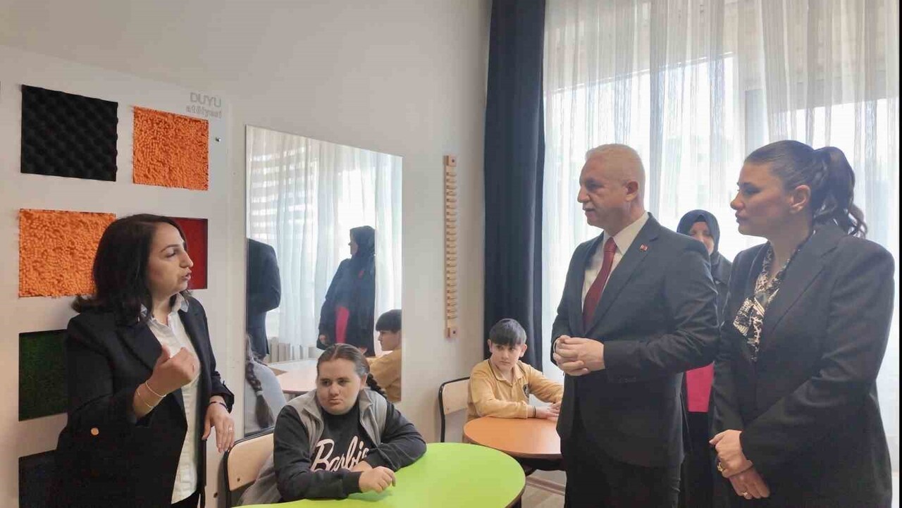 İSTANBUL ÇOCUKLARI VAKFI'NIN BAŞLATTIĞI "ENGELSİZ ÇOCUKLAR, MUTLU SINIFLAR" PROJESİ ÇERÇEVESİNDE...