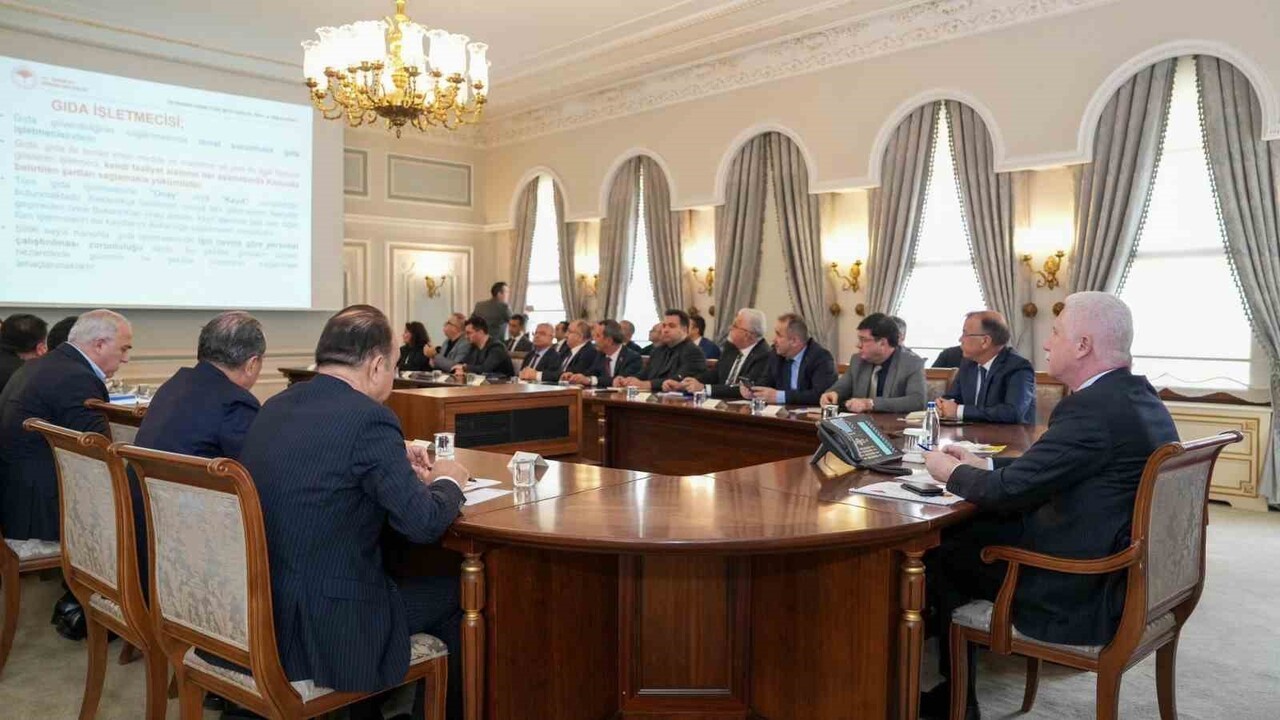 İSTANBUL’DA GIDA GÜVENLİĞİNE YÖNELİK TOPLANTI YAPILDI. İSTANBUL VALİLİĞİ LALE SALONU’NDA...