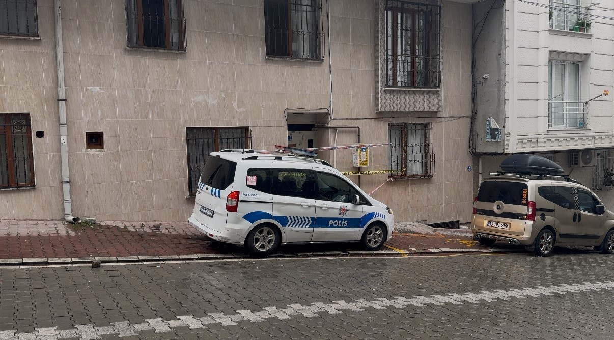 İSTANBUL ESENYURT’TA TAHTA KURUSU BULUNAN BİR EV YÜKSEK DOZDA İLAÇLANINCA 7 KİŞİ ZEHİRLENEREK...