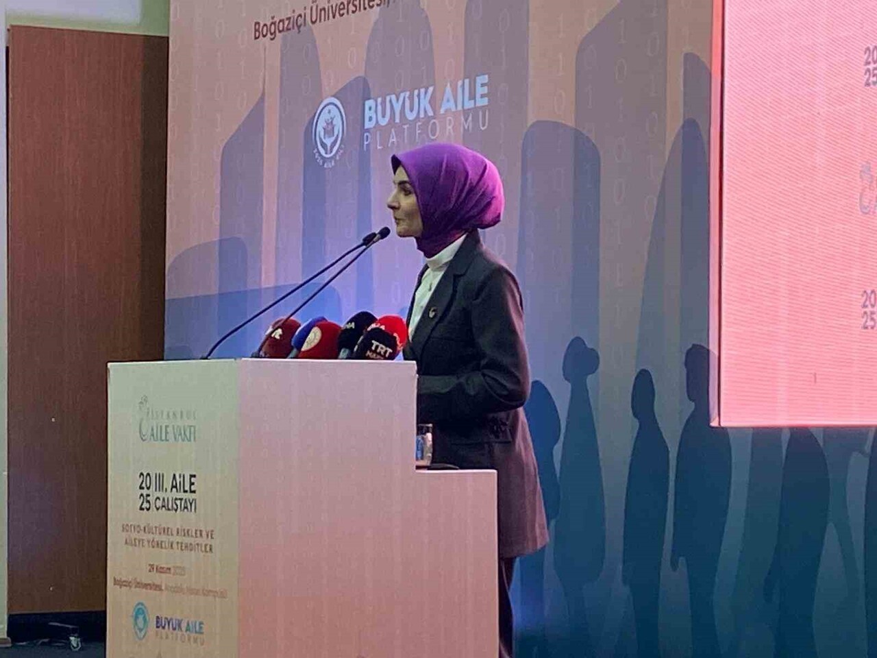 İSTANBUL (İHA) - AİLE VE SOSYAL HİZMETLER BAKANI MAHİNUR ÖZDEMİR GÖKTAŞ, " AİLEYİ KORUYAN HER...