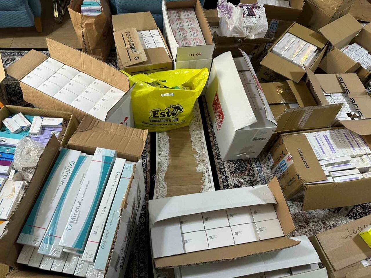 İSTANBUL İL SAĞLIK MÜDÜRLÜĞÜ EKİPLERİ, BAŞAKŞEHİR’DE FAALİYET GÖSTEREN BİR ECZANENİN USULSÜZ SATIŞ...