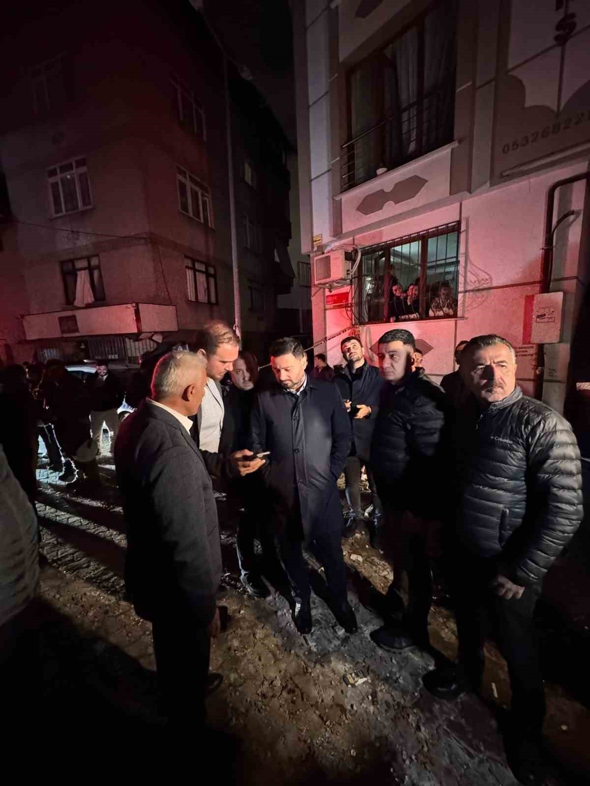 İSTANBUL KAĞITHANE'DE 6 KATLI BİNANIN İKİNCİ KATINDA MEYDANA GELEN VE 1 KİŞİNİN YARALANDIĞI...