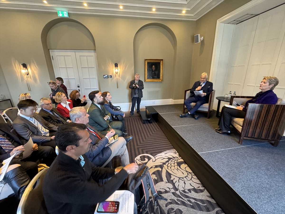 İsviçre Konfederasyonu Başkanı Karin Keller-Sutter, İsviçre'de görev yapan uluslararası...