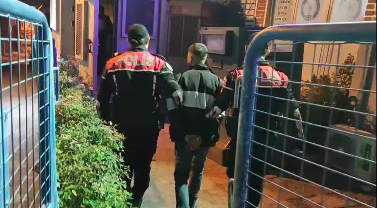 İZMİR'DE YUNUS TİMLERİNCE YAPILAN UYGULAMADA, HAKKINDA 11 YIL 2 AY KESİNLEŞMİŞ HAPİS CEZASI...