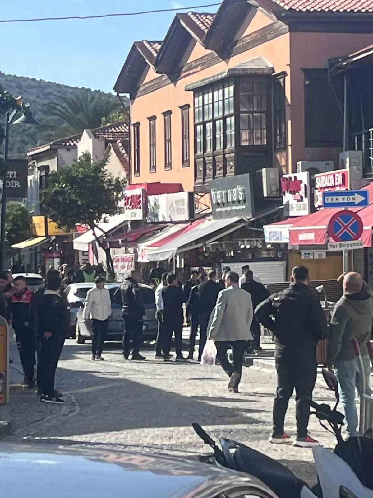 İZMİR'İN ÇEŞME İLÇESİNDE ALACAK VERECEK SEBEBİYLE BİR MİDYECİ AKRABASI TARAFINDAN SİLAHLI SALDIRI...