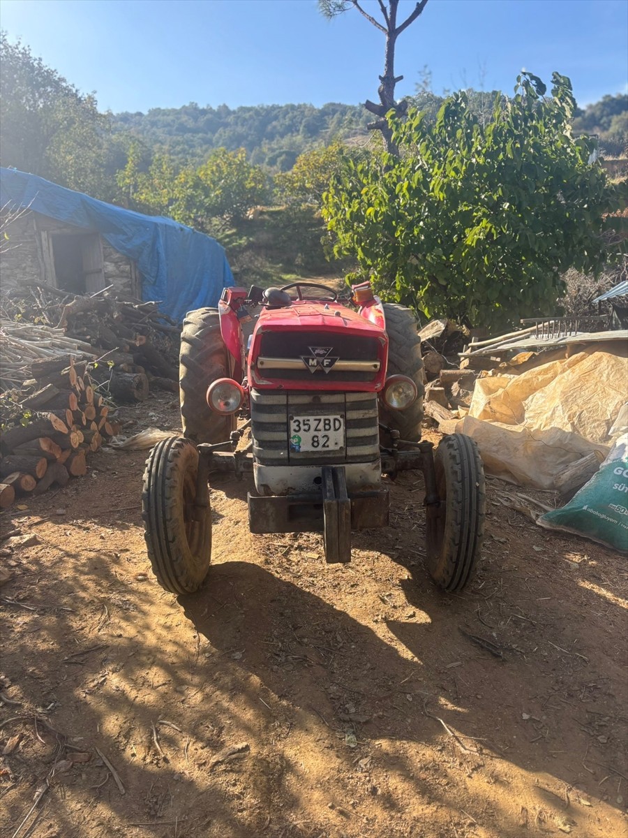 İzmir'in Ödemiş ilçesinde devrilen traktörün sürücüsü öldü.