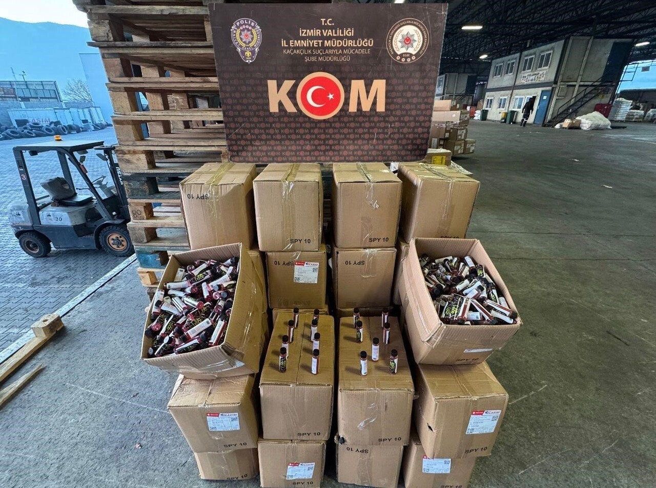 İZMİR MERKEZLİ OLMAK ÜZERE İSTANBUL VE BURSA İLLERİNDE KAÇAK/SAHTE GIDA, İÇECEK VE İLAÇ İMALATI...