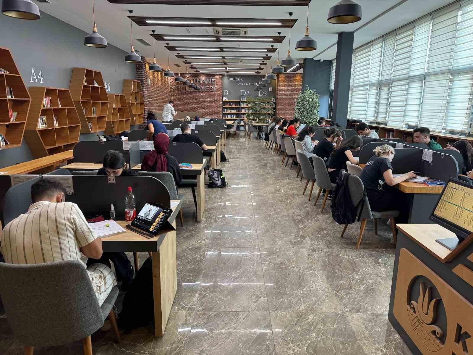 KAĞITHANE BELEDİYESİ’NİN İLÇEYE KAZANDIRDIĞI MİLLET KIRAATHANELERİ GENÇLERİN EN ÇOK TERCİH ETTİĞİ...