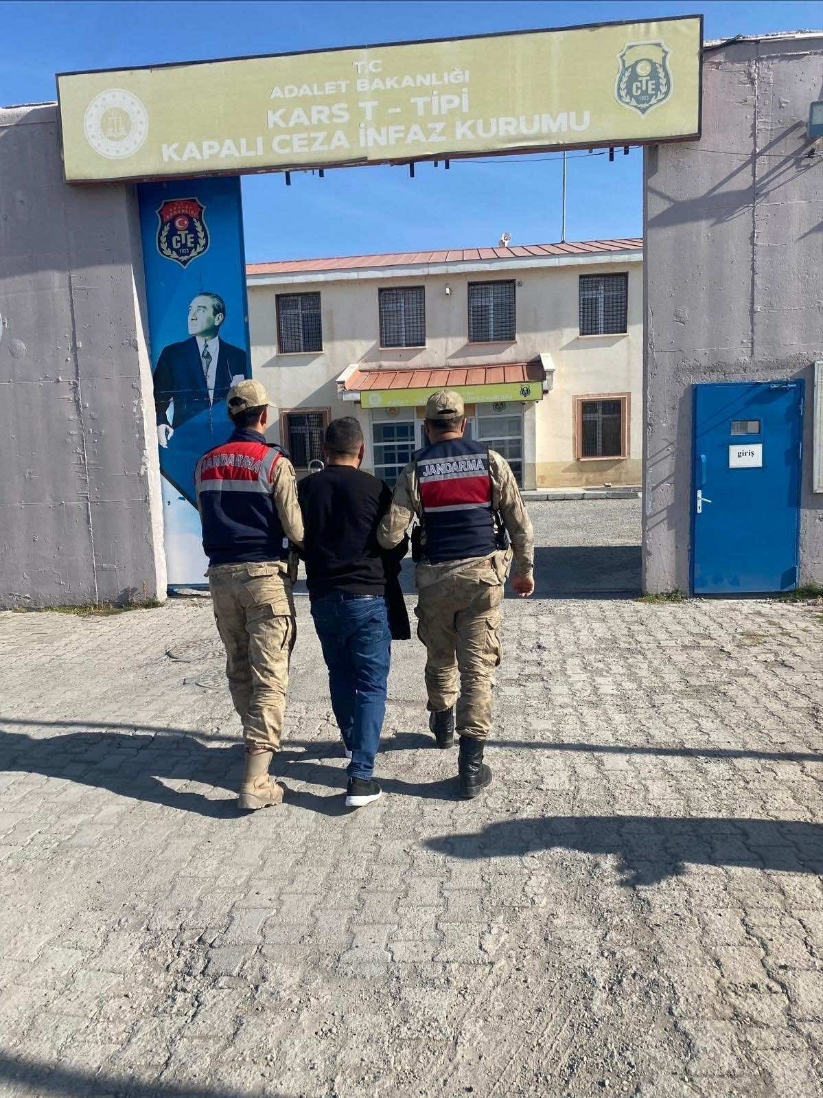 KAĞIZMAN’DA HAKKINDA 4 YIL HAPİS CEZASI BULUNAN 1 KİŞİ YAKALANDI(KARS-İHA)