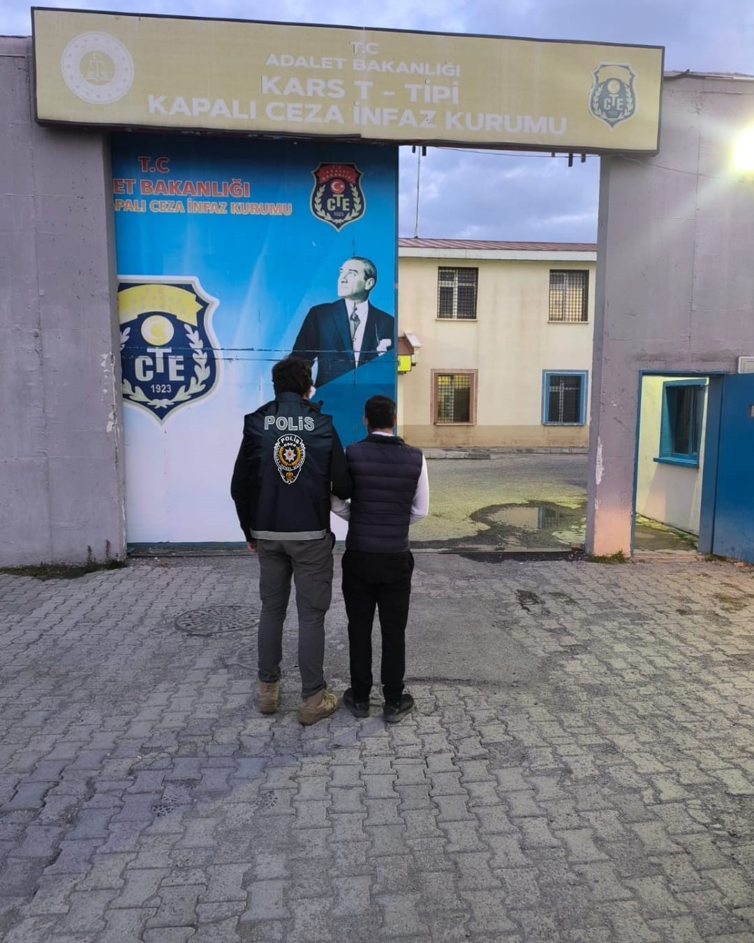 KAĞIZMAN’DA POLİS UYUŞTURUCU TACİRLERİNE GÖZ AÇTIRMIYOR(KARS-İHA)