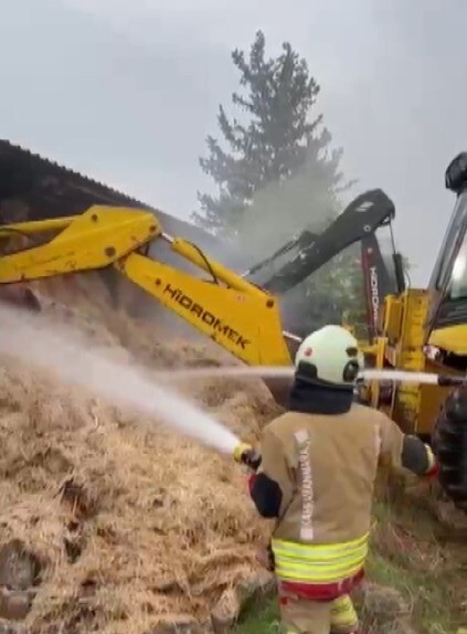 KAHRAMANMARAŞ'TA BİR SAMANLIKTA ÇIKAN YANGIN İTFAİYE EKİPLERİNCE SÖNDÜRÜLDÜ