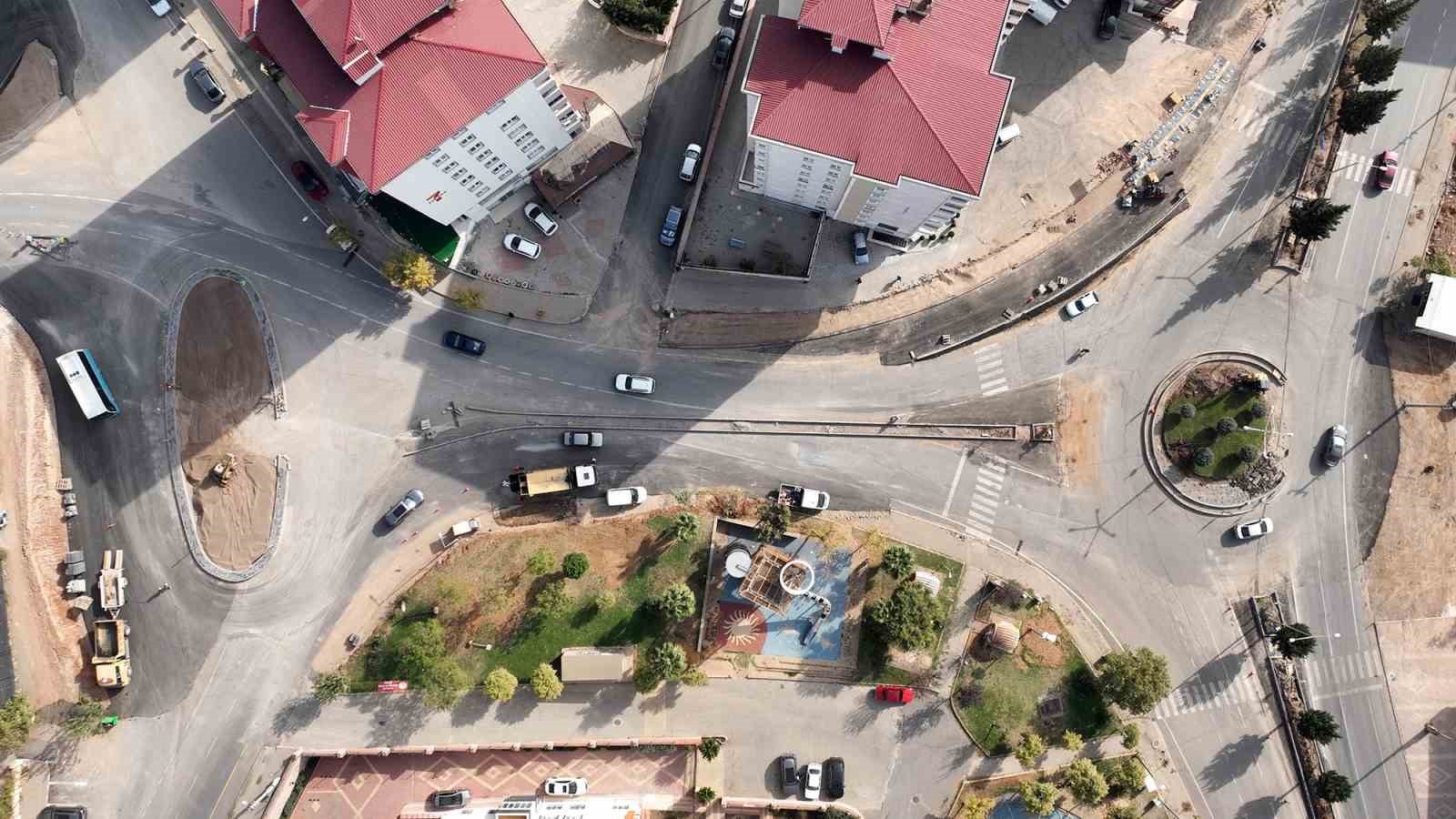 KAHRAMANMARAŞ'TA BÜYÜKŞEHİR BELEDİYESİ, ŞEHİR MERKEZİNİN EN YOĞUN NOKTALARINDAN BİRİ OLAN ÇOCUK...