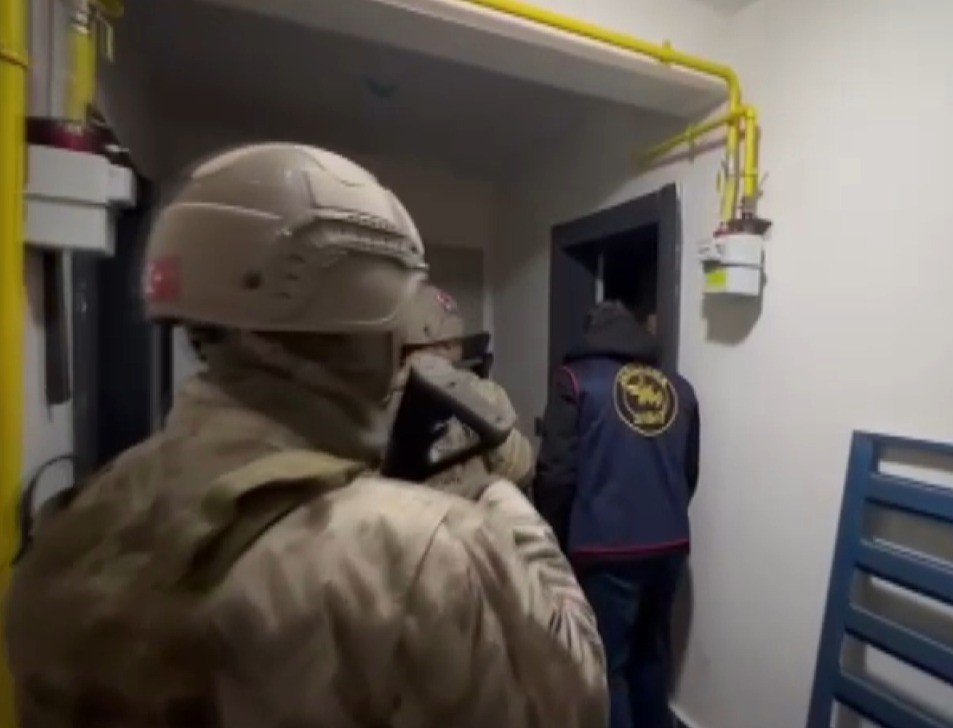 KAHRAMANMARAŞ’IN AFŞİN İLÇESİNDE 22 YIL ÖNCE KARDEŞİNİ ÖLDÜRÜP BİR KİŞİYİ YARALAYAN HÜKÜMLÜ...