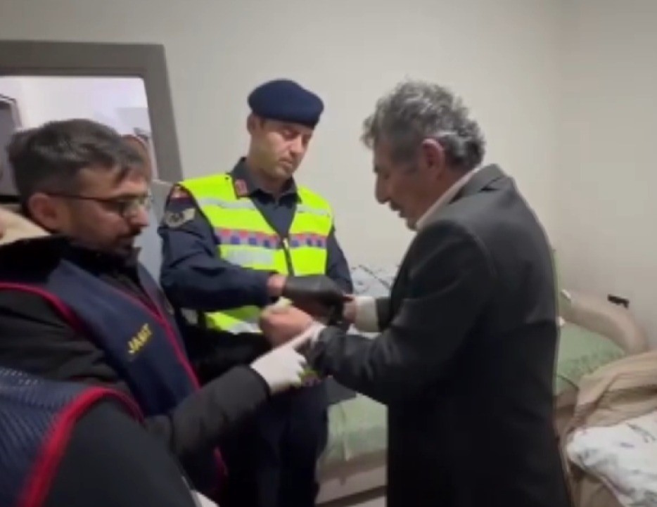 KAHRAMANMARAŞ’IN AFŞİN İLÇESİNDE 22 YIL ÖNCE KARDEŞİNİ ÖLDÜRÜP BİR KİŞİYİ YARALAYAN HÜKÜMLÜ...