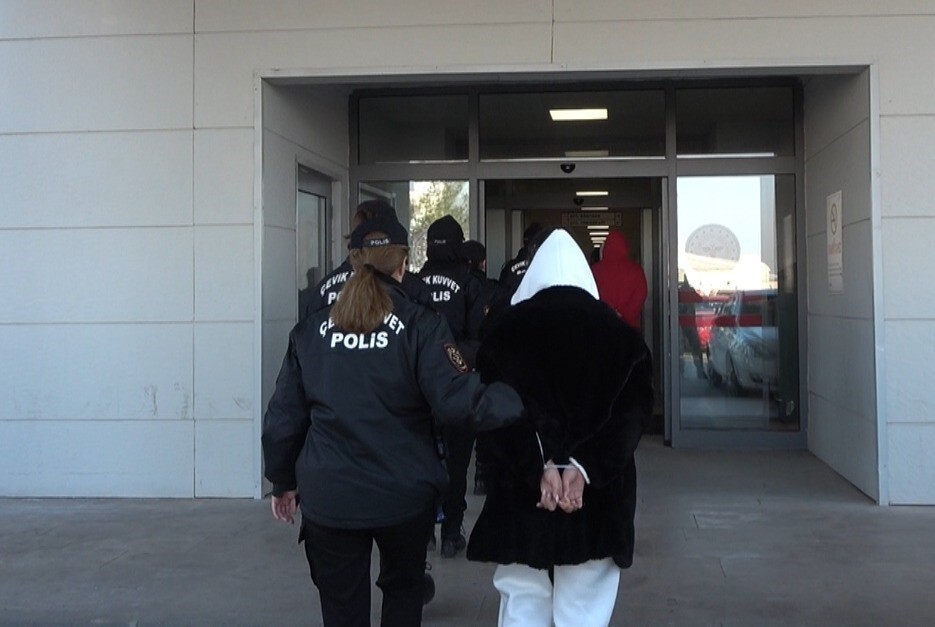 KAHRAMANMARAŞ MERKEZLİ 6 İLDE ’DOLANDIRICILIK VE BAHİS’ OPERASYONUNDA 8,5 MİLYARLIK İŞLEM HACMİ...