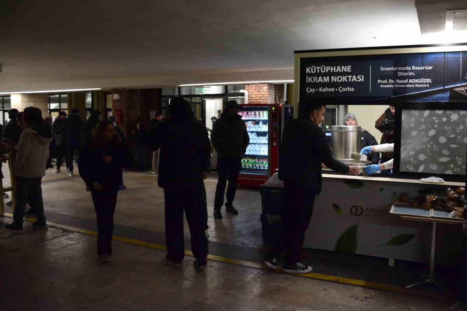 KALİTELİ VE ÖĞRENCİ ODAKLI HİZMET ANLAYIŞIYLA ÇALIŞMALARINI SÜRDÜREN ANADOLU ÜNİVERSİTESİ, YENİ...