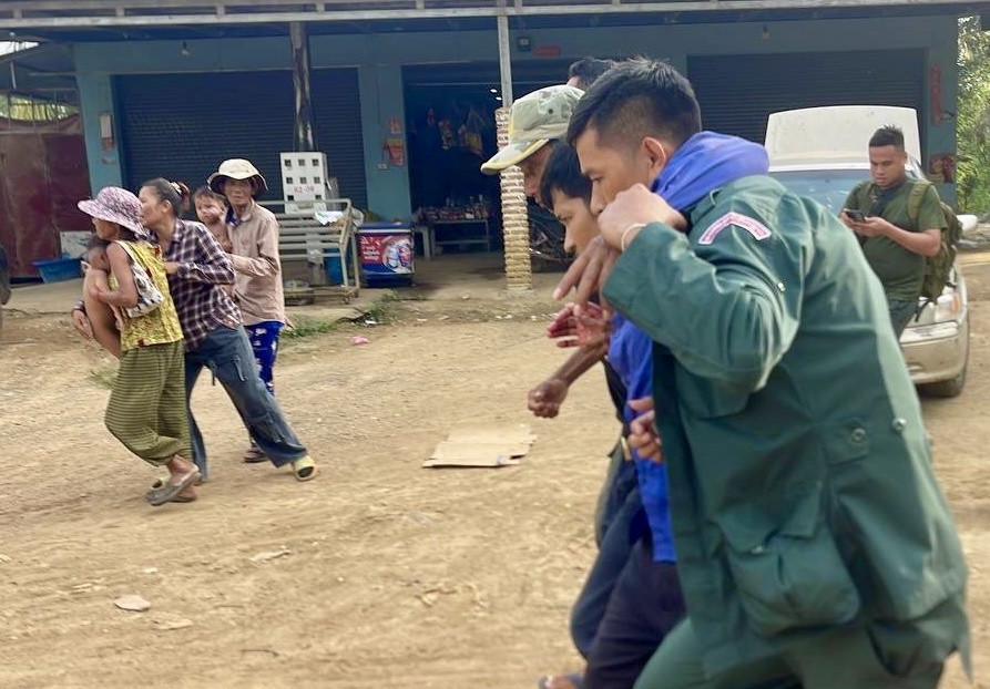 KAMBOÇYA'DA TAYLAND İLE SINIRDA ÇIKAN ÇATIŞMA NEDENİYLE 1 KİŞİ HAYATINI KAYBETTİ. İKİ KOMŞU ÜLKE...