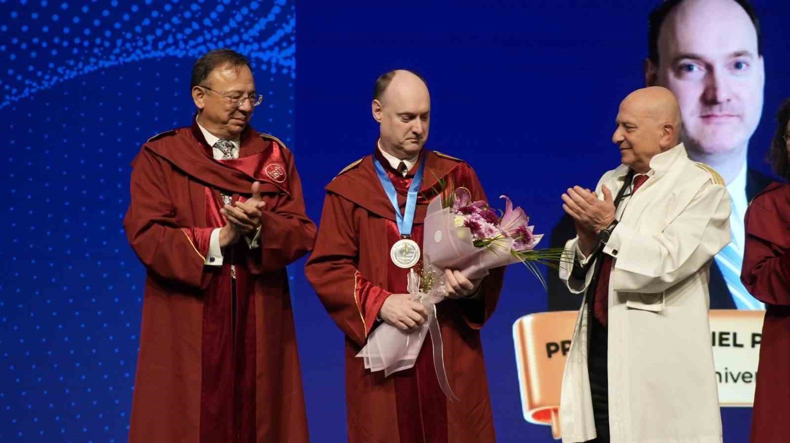 KANSER ARAŞTIRMALARINDA SON YILLARDA YAŞANAN GELİŞMELER, TIP BİLİMİNİN YÖNÜNÜ YENİDEN TANIMLIYOR....