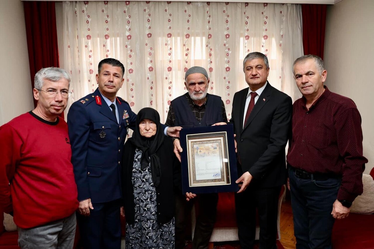 KARABÜK VALİSİ MUSTAFA YAVUZ, GÜRCİSTAN HAVA SAHASI SINIRLARI İÇİNDE KAZA KIRIMA UĞRAYAN ASKERİ...