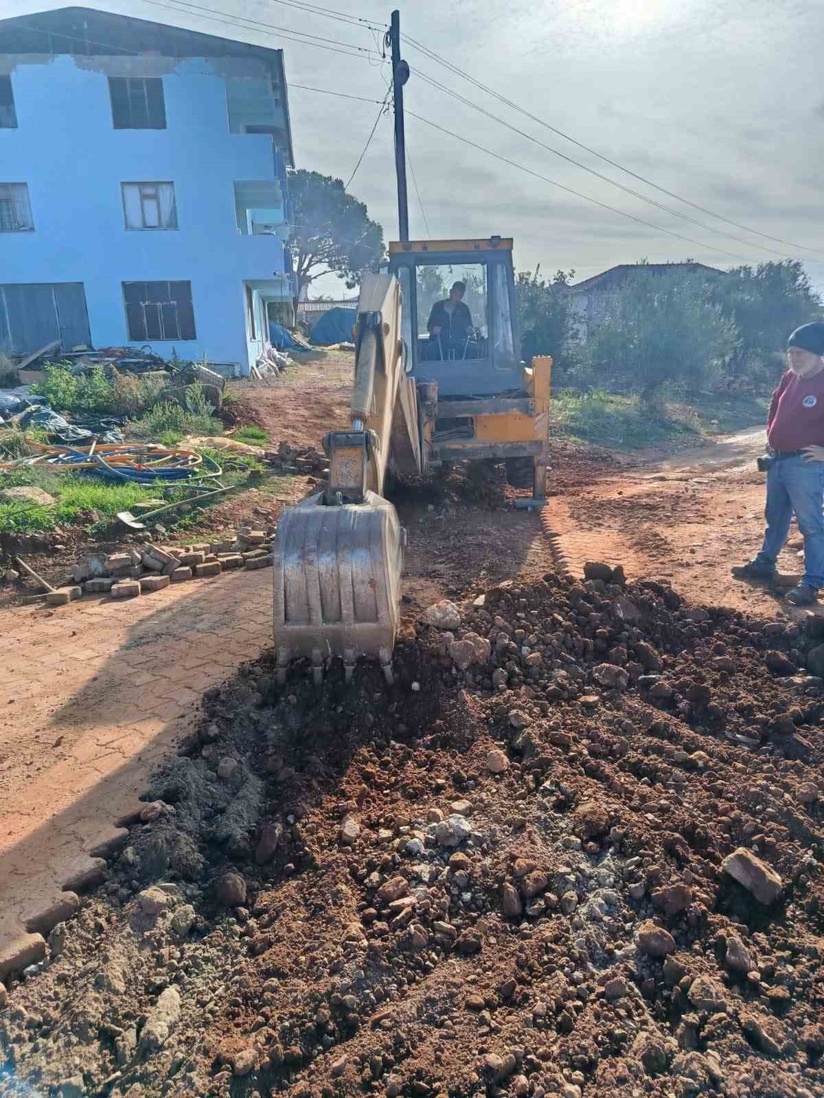 KARACASU’DA BELEDİYENİN ÇALIŞMALARI SÜRÜYOR