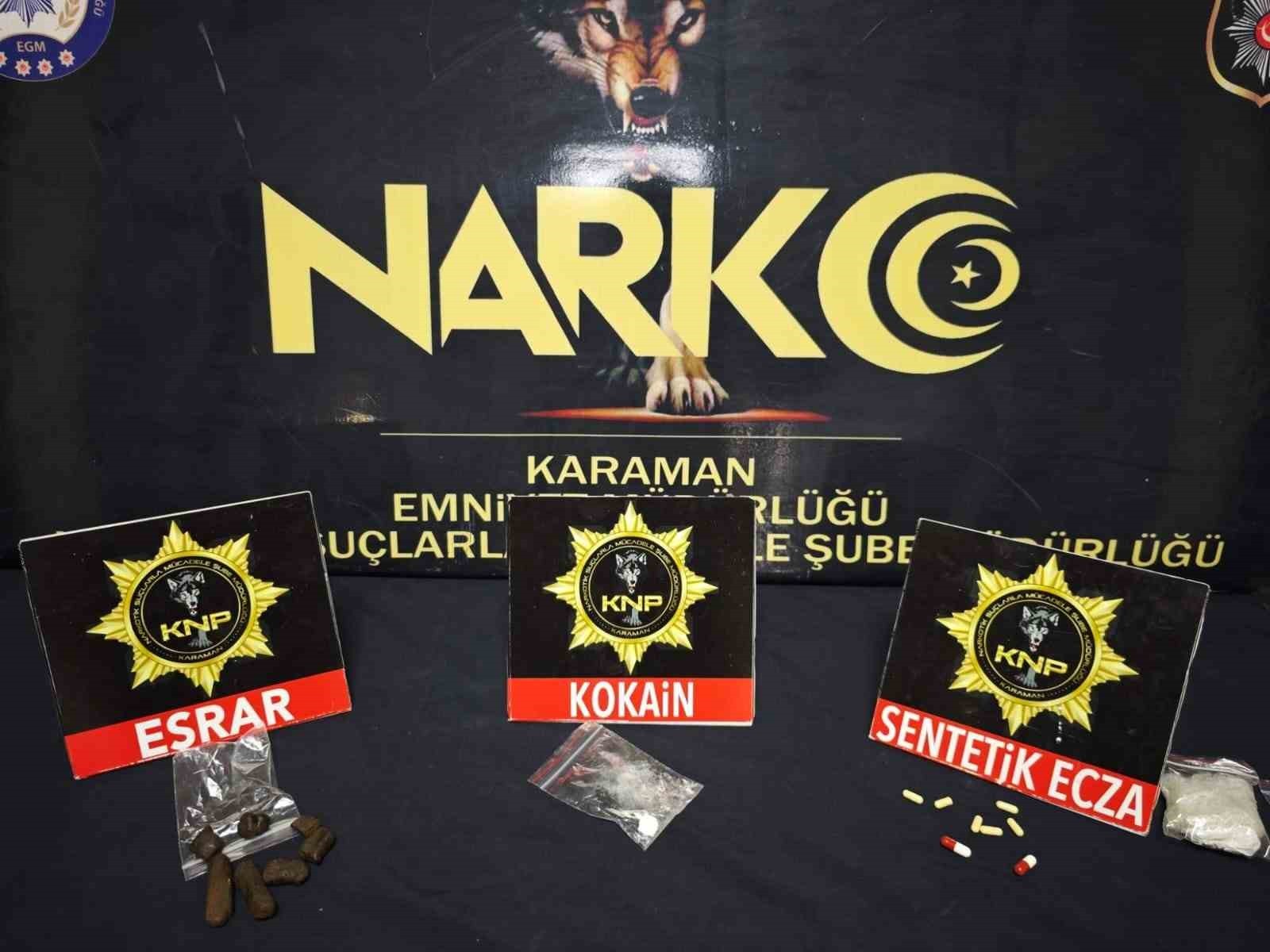 KARAMAN'DA ASAYİŞ UYGULAMALARINDA UYUŞTURUCU VE RUHSATSIZ SİLAHLAR ELE GEÇİRİLİRKEN, ARANAN 16...