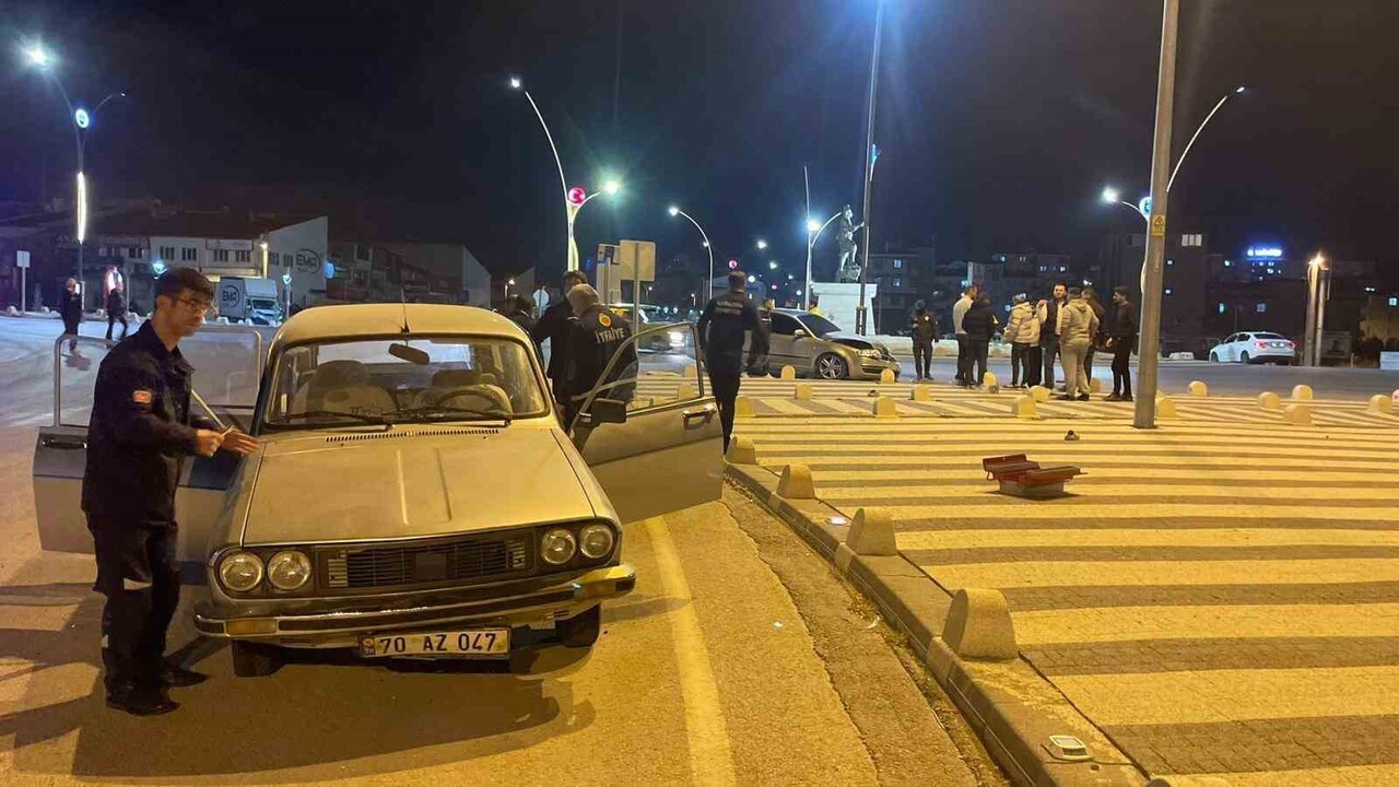 KARAMAN’DA OTOMOBİLLERİN KAVŞAKTA ÇARPIŞTIĞI KAZADA LPG’Lİ ARAÇTA GAZ KAÇAĞI PANİĞİ...