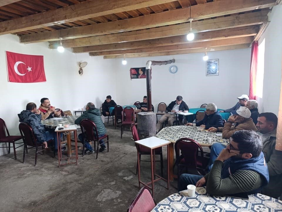 KARS’TA BUZAĞI KAYIPLARININ ÖNÜNE GEÇMEK İÇİN ÜRETİCİLERE EĞİTİM...