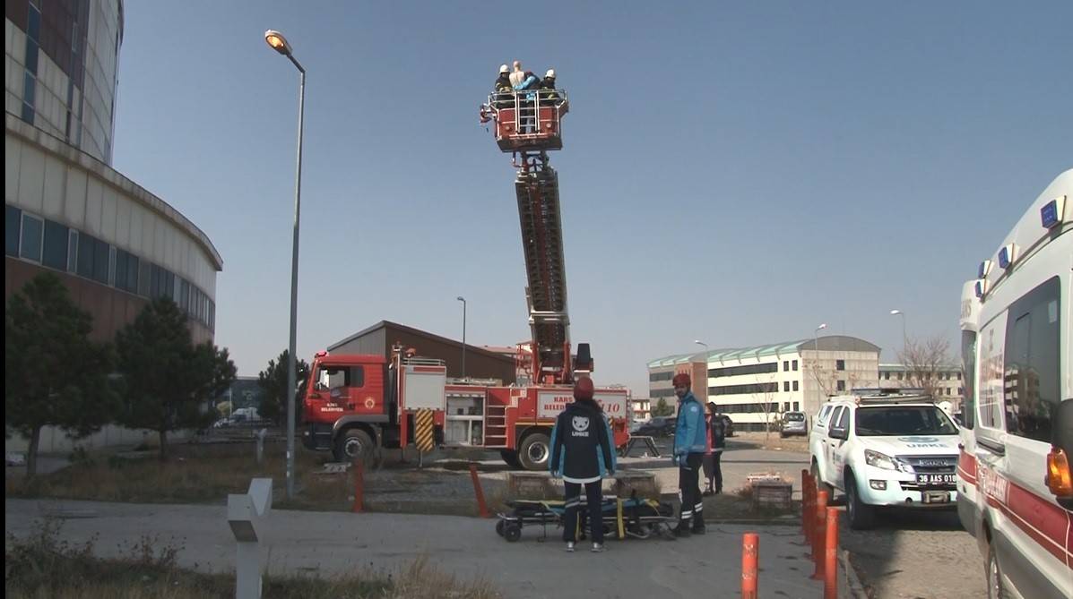 KARS’TA HAP TATBİKATI GERÇEĞİ ARATMADI(KARS-İHA)
