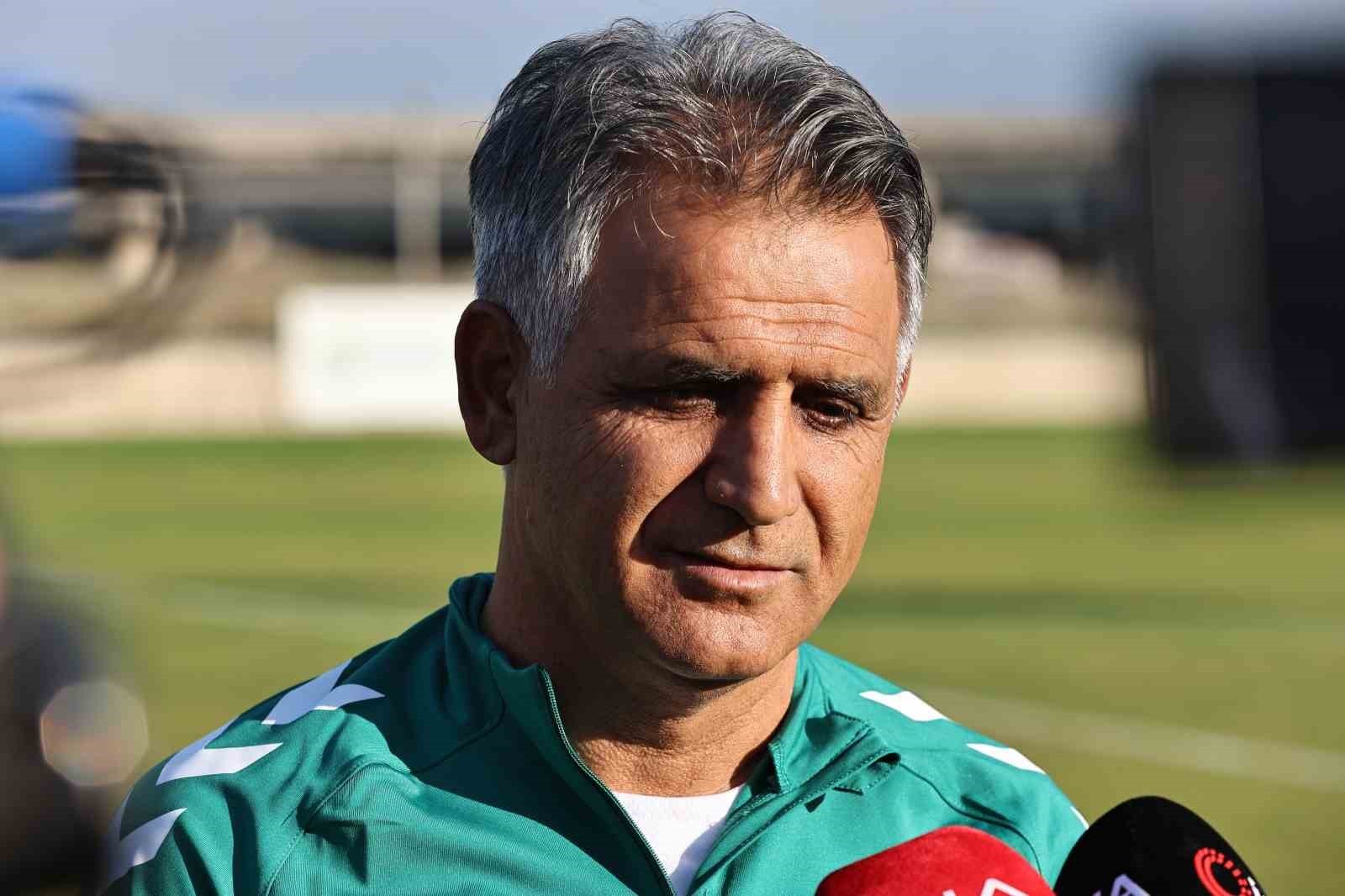 KARŞIYAKA TEKNİK DİREKTÖRÜ BURHANETTİN BASATEMÜR, BU SEZON ŞAMPİYONLUĞUN KENDİ EKİPLERİNE NASİP...