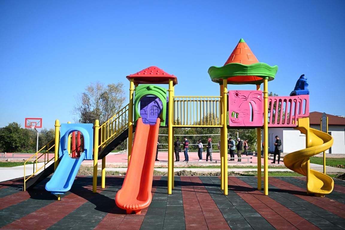 KARTEPE'DEKİ NUSRETİYE MAHALLESİ'NE İNŞA EDİLEN SPOR KOMPLEKSİNDE SONA GELİNDİ. ALANDA...