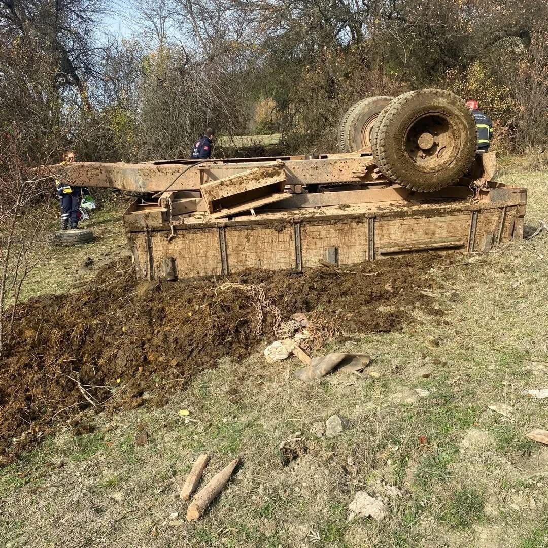 KASTAMONU'DA MEYDANA GELEN TRAFİK KAZASINDA DEVRİLEN TRAKTÖRÜN SÜRÜCÜSÜ OLAY YERİNDE HAYATINI...