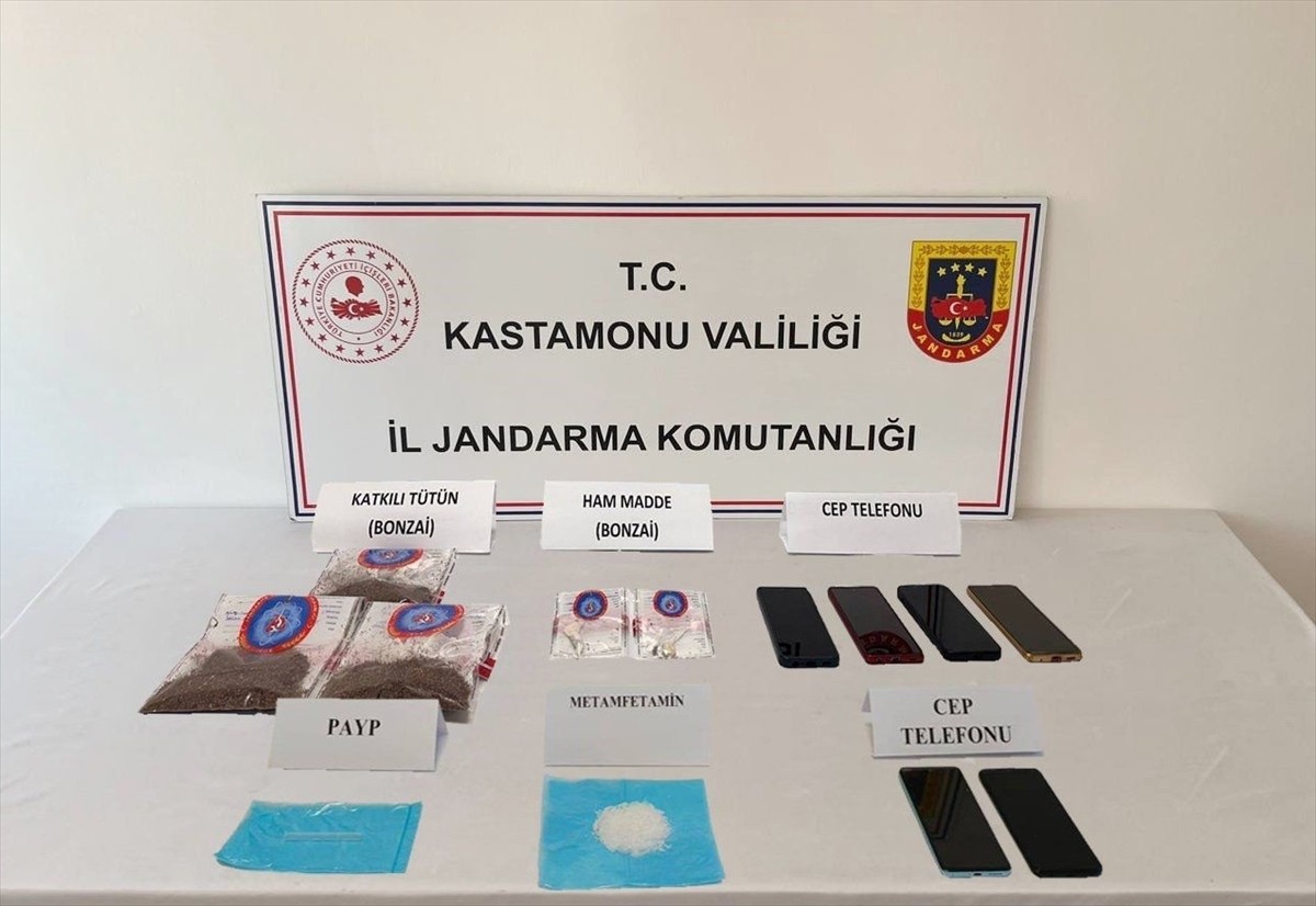 Kastamonu'da uyuşturucuyla yakalanan 9 şüpheli gözaltına alındı. Ekiplerce yapılan çalışmada, 106...