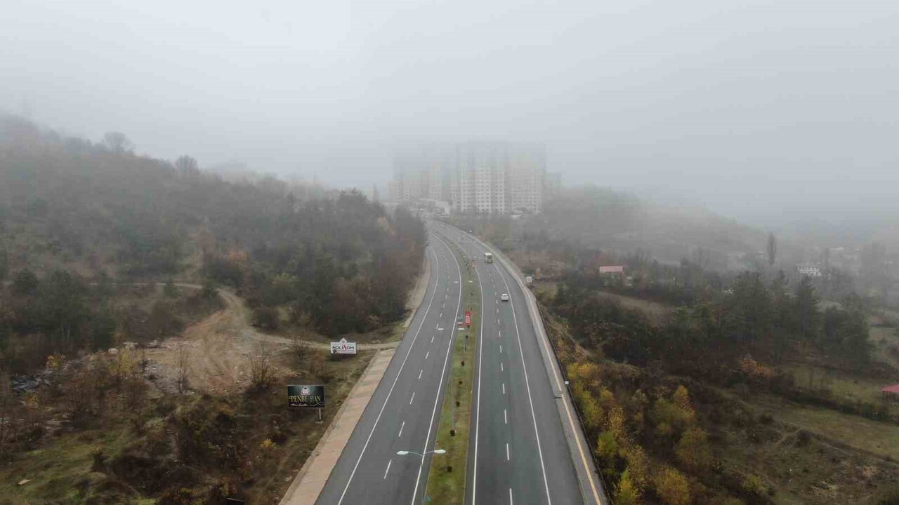 KASTAMONU’DA ETKİLİ OLAN YOĞUN SİS, KASTAMONU-ANKARA KARA YOLU VE KASTAMONU-İSTANBUL KARA YOLUNDA...