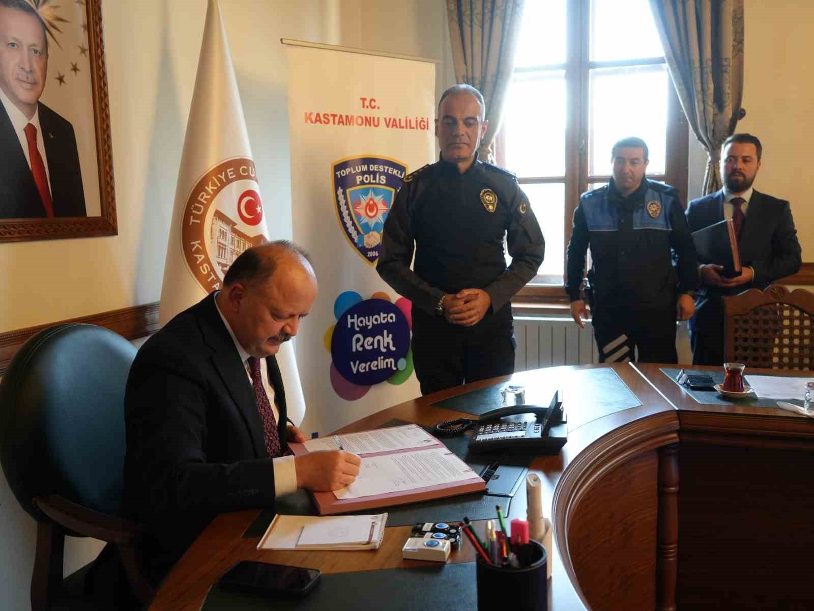 KASTAMONU İL EMNİYET MÜDÜRLÜĞÜ ÖNCÜLÜĞÜNDE YÜRÜTÜLECEK OLAN “HAYATA RENK VERELİM” PROJESİNİN...