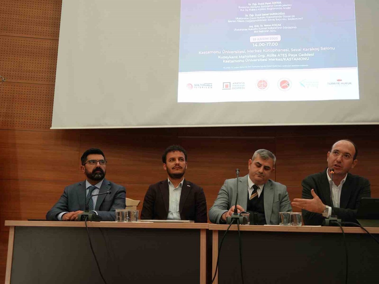 KASTAMONU ÜNİVERSİTESİ’NDE "ULUSLARARASI HUKUK BAĞLAMINDA SAVAŞ VE ÇATIŞMA" KONFERANSINDA KONUŞAN...