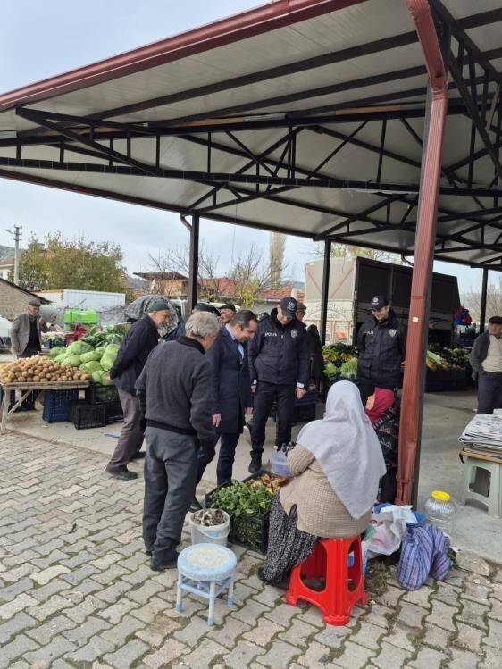KAYMAKAM UÇAR, HALK PAZARINDA VATANDAŞLARLA BULUŞTU