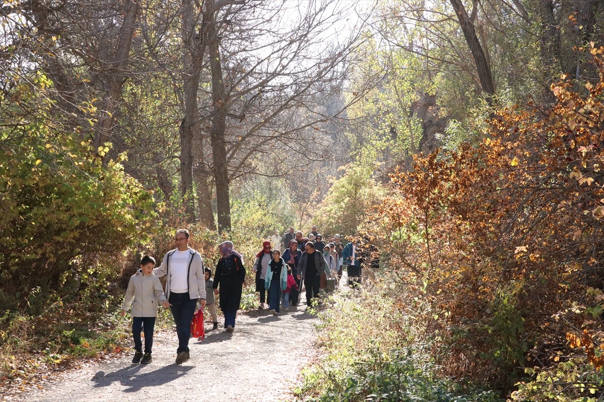 Kayseri'de doğaseverler, UNESCO Dünya Mirası Geçici Listesi'nde yer alan Koramaz Vadisi'nde...