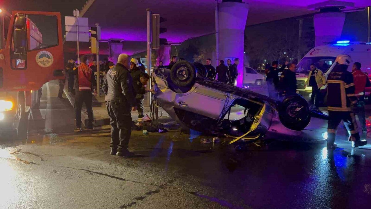 KAYSERİ'DE POLİS EKİPLERİNİN ‘DUR' İHTARINA UYMAYARAK, KAÇAN OTOMOBİL KOVALAMACA SIRASINDA...