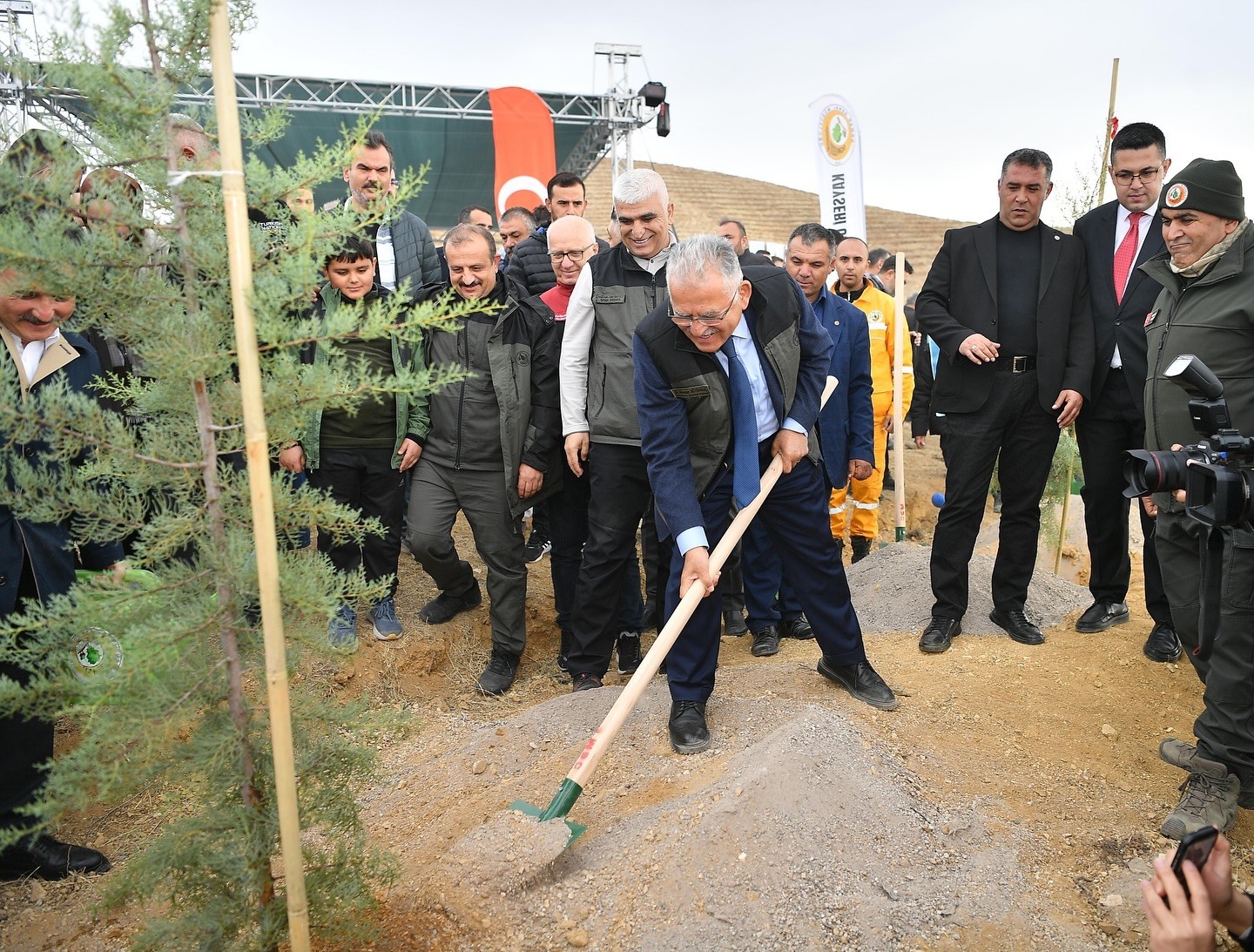 KAYSERİ BÜYÜKŞEHİR BELEDİYE BAŞKANI DR. MEMDUH BÜYÜKKILIÇ, KAYSERİ VALİSİ GÖKMEN ÇİÇEK İLE...