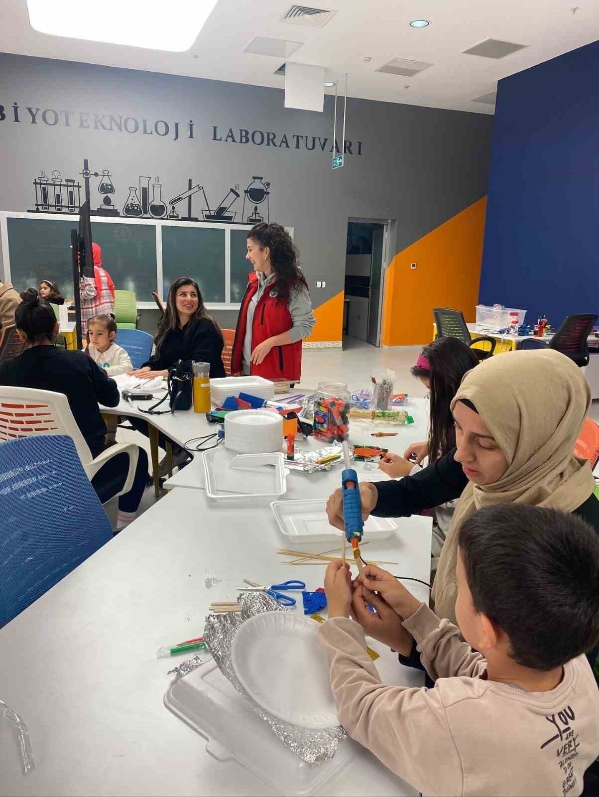 KAYSERİ BÜYÜKŞEHİR BELEDİYESİ’NE BAĞLI KAYSERİ BİLİM MERKEZİ, 11-16 KASIM ARA TATİLİNDE 24 FARKLI...