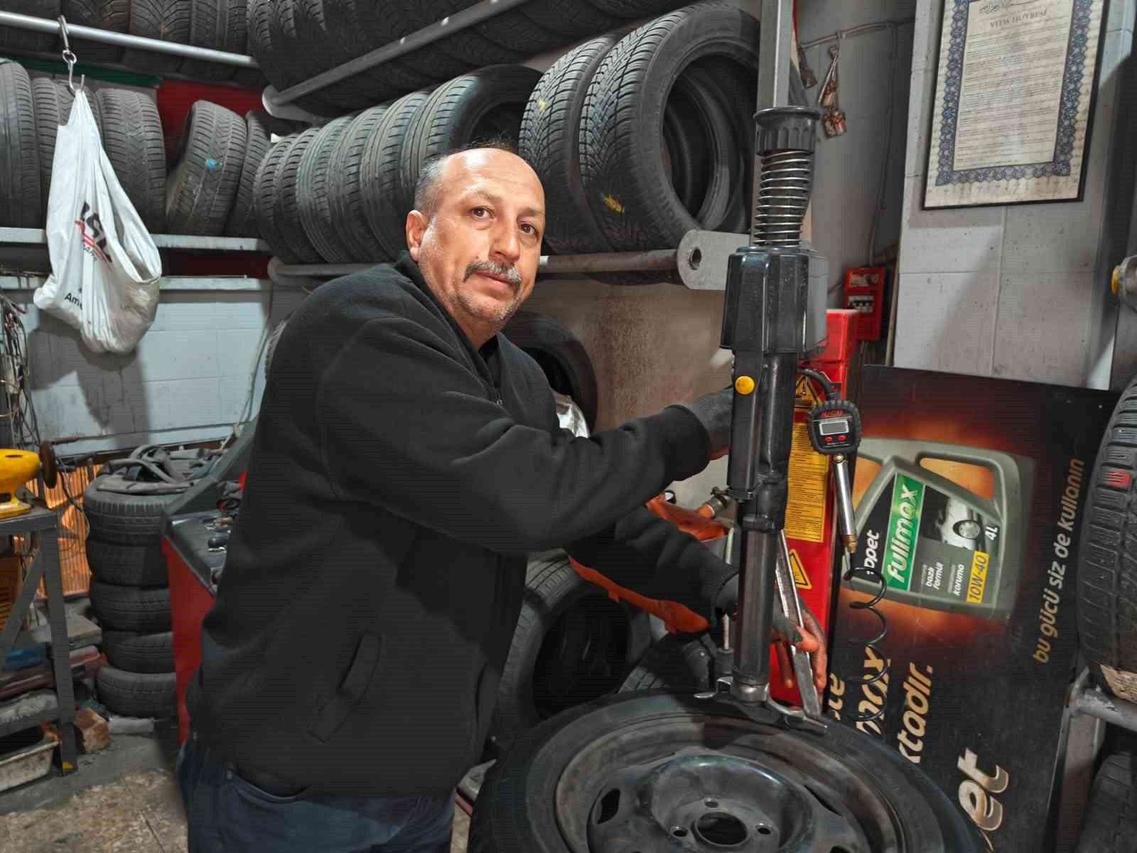 KAYSERİ’DE OTO LASTİKÇİLİK YAPAN FATİH DURMUŞ, 15 KASIM’DA BAŞLAYACAK OLAN KIŞ LASTİĞİ UYGULAMASI...